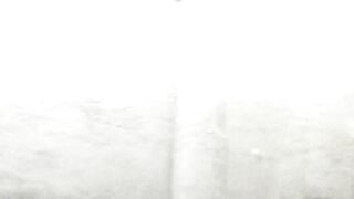 门缝底下冒死偷窥漂亮姐姐洗香香 姐姐有点发福了 二个大奶子不错 毛毛也性感