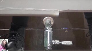 大神潜入大学女厕 全景多角度偷拍大二美女 漂亮的美鲍