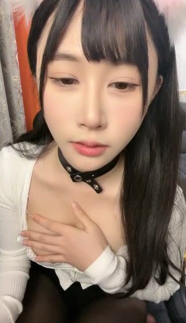 绝对极品！顶级颜值美少女！笑起来甜美卡哇伊，爆乳肥穴，开档黑丝跳蛋塞逼