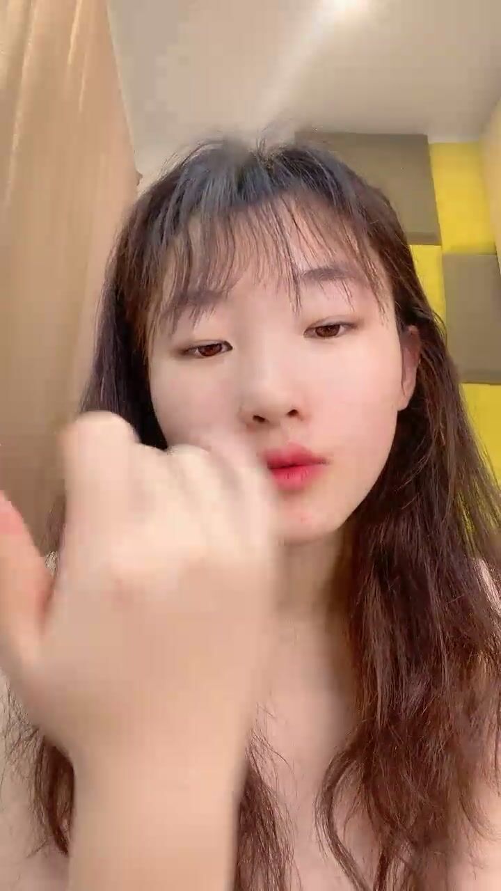 纯欲系女奴在线求狼友调教，全程露脸清纯粉嫩镜头前的诱惑，与狼友分享调教视频，撅着屁股看逼逼道具摩擦
