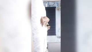 2022.12.26，【无情的屌】重金约外围，甜美25岁小姐姐，推倒舔逼，欲仙欲死陶醉其中，花式啪啪