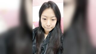 绿播女神下海!收费房自摸!贫乳性感翘臀,大屁股对镜头摇摆,张开双腿看骚穴