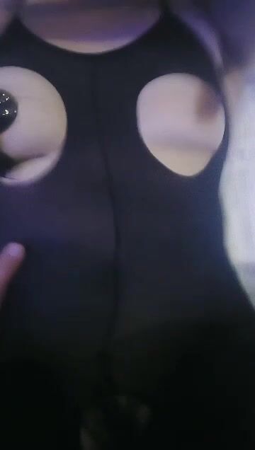 女业务员为了卖一套房子给我，也是拼了 骚骚的连体丝袜，各种体位伺候她，好爽的叫床声