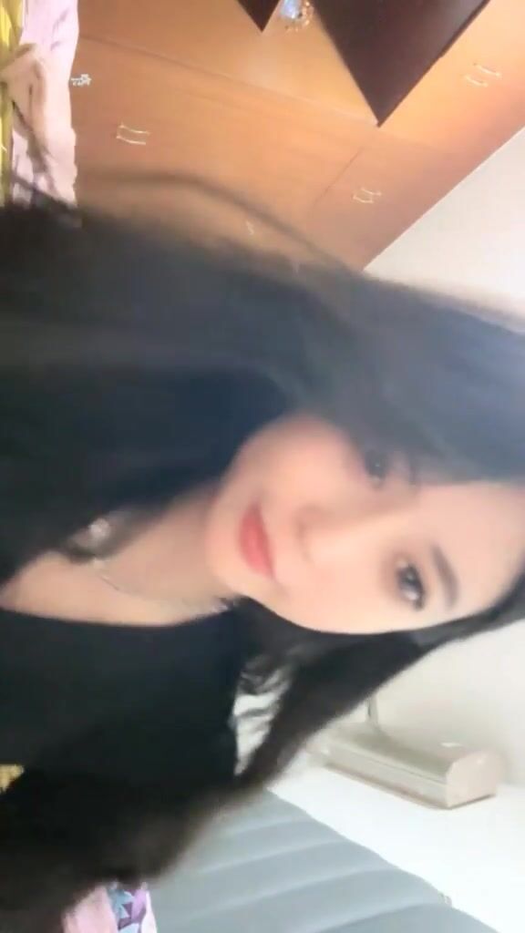 才艺女神【恩惠】回归2-13跳跃式超大尺度，玉指抠逼居然出白浆了，360度全方位无死角1