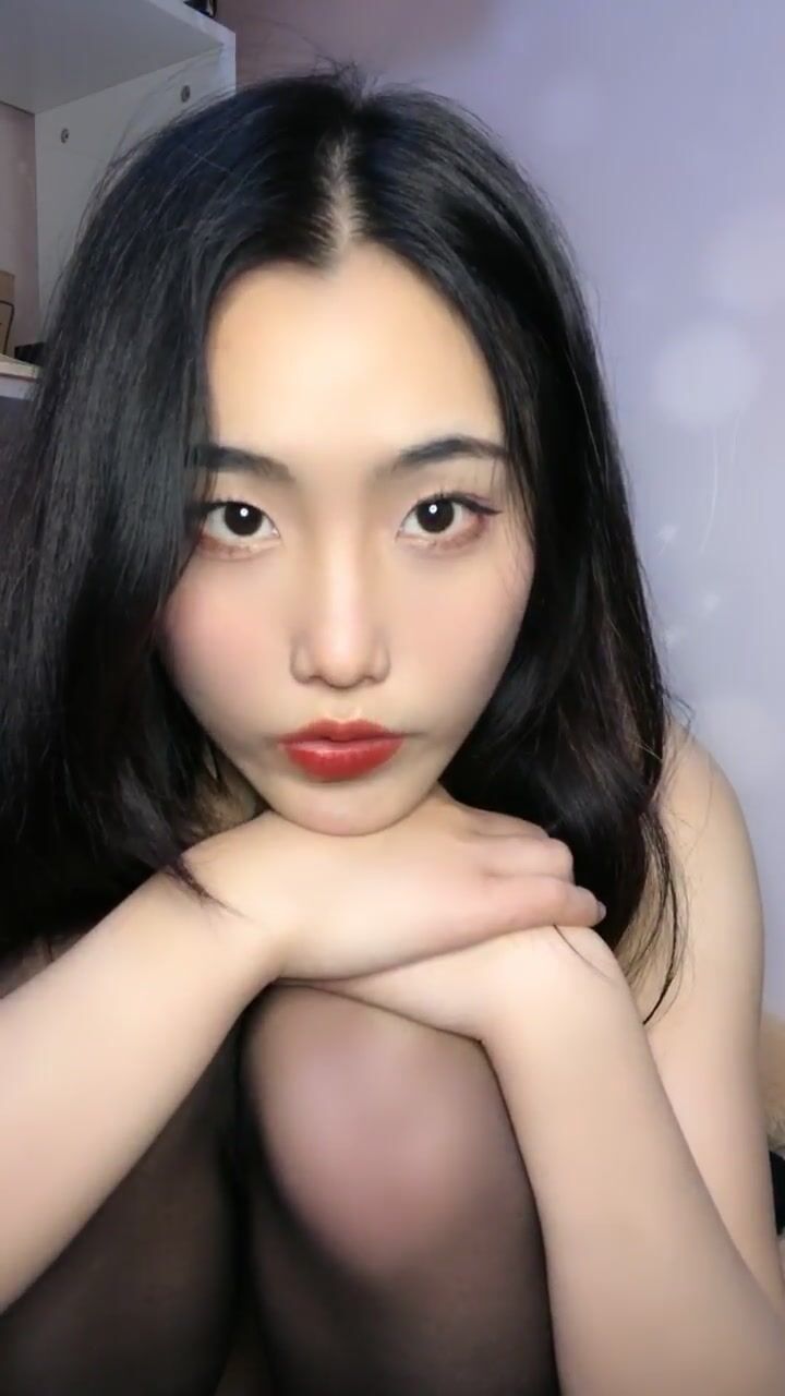 新人！风骚美女~巨臀逼毛多~【无私钙片】道具自慰~过瘾 ~4