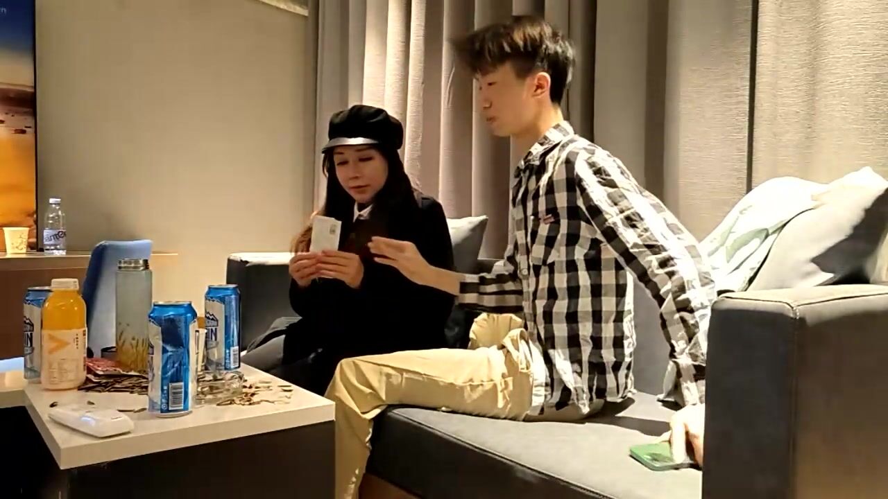 2023-2-24【瘦子探花梦幻馆】约操人妻骚御姐，穿开档丝袜来的，翘起肥臀太骚了