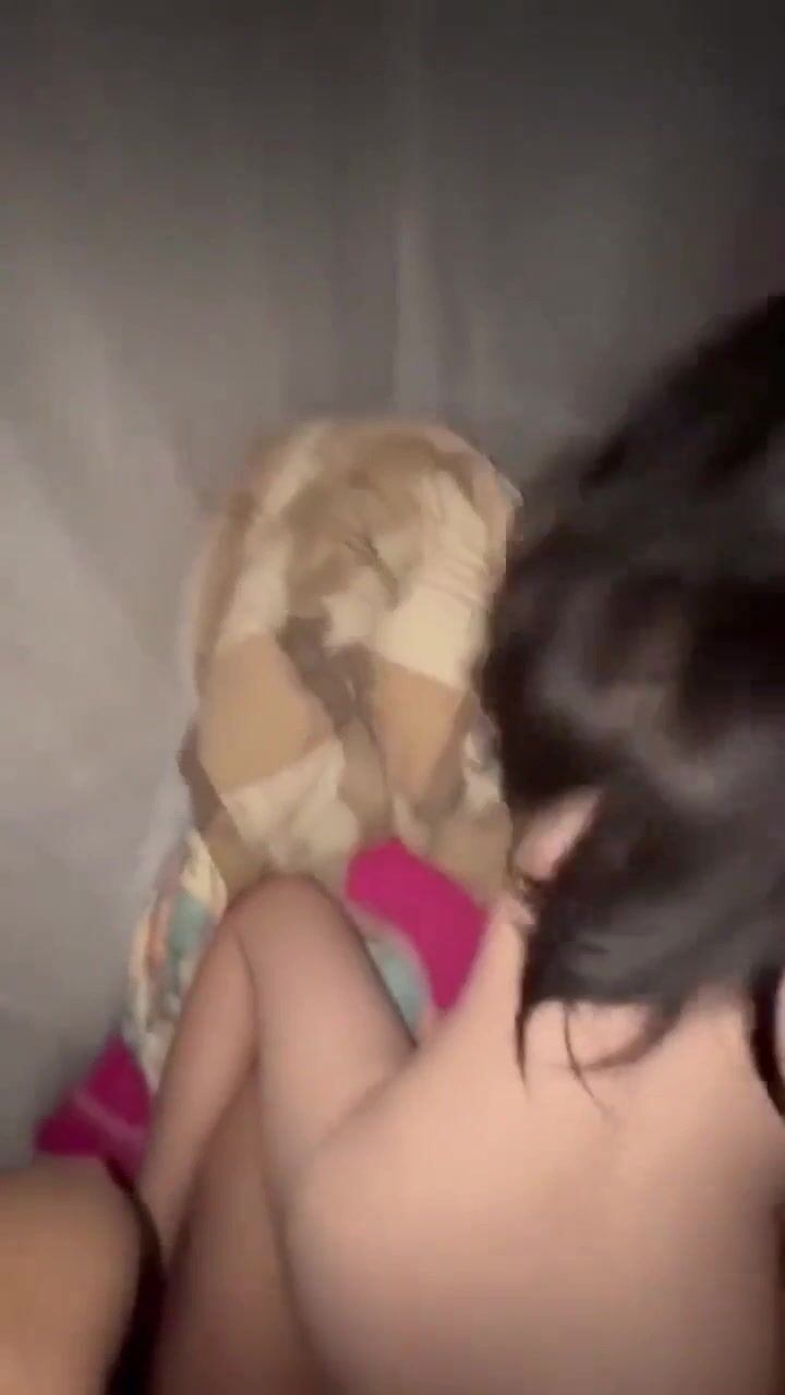 高颜值漂亮小女友 在家爱爱 想吃口热乎乎在睡觉觉咋就这么难射