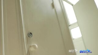 堪称厕拍鼻祖Qian-P作品系列潜入学院大教室蹲守女卫生间来妹子就拍，近景特写，出来后还要跟拍露脸，马尾辫漂亮MM