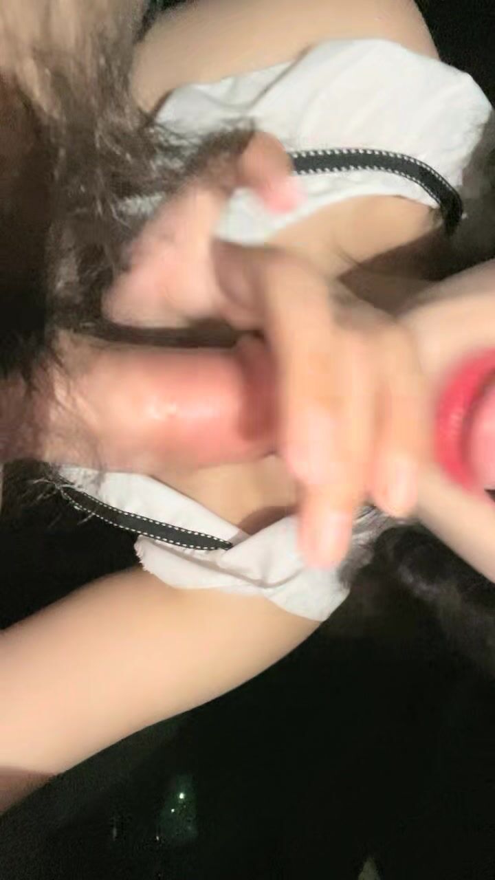 极品淫骚网红妹妹！户外车上吃屌车震！回到家炮击自慰，无毛骚逼假屌猛插，翘起屁股炮击后入
