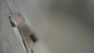 办公楼女厕全景偷拍年轻少妇的多毛小嫩鲍