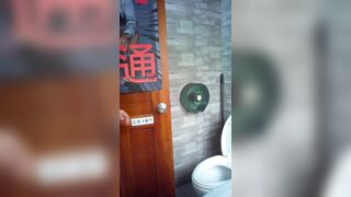 商场女厕全景偷拍美女