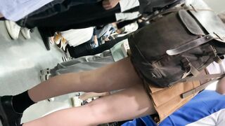 大神尾随偷拍美女裙底风光 毛衣长裙靓女和男友逛街光腿窄内风韵十足抄底可爱乖巧白长裙小仙女