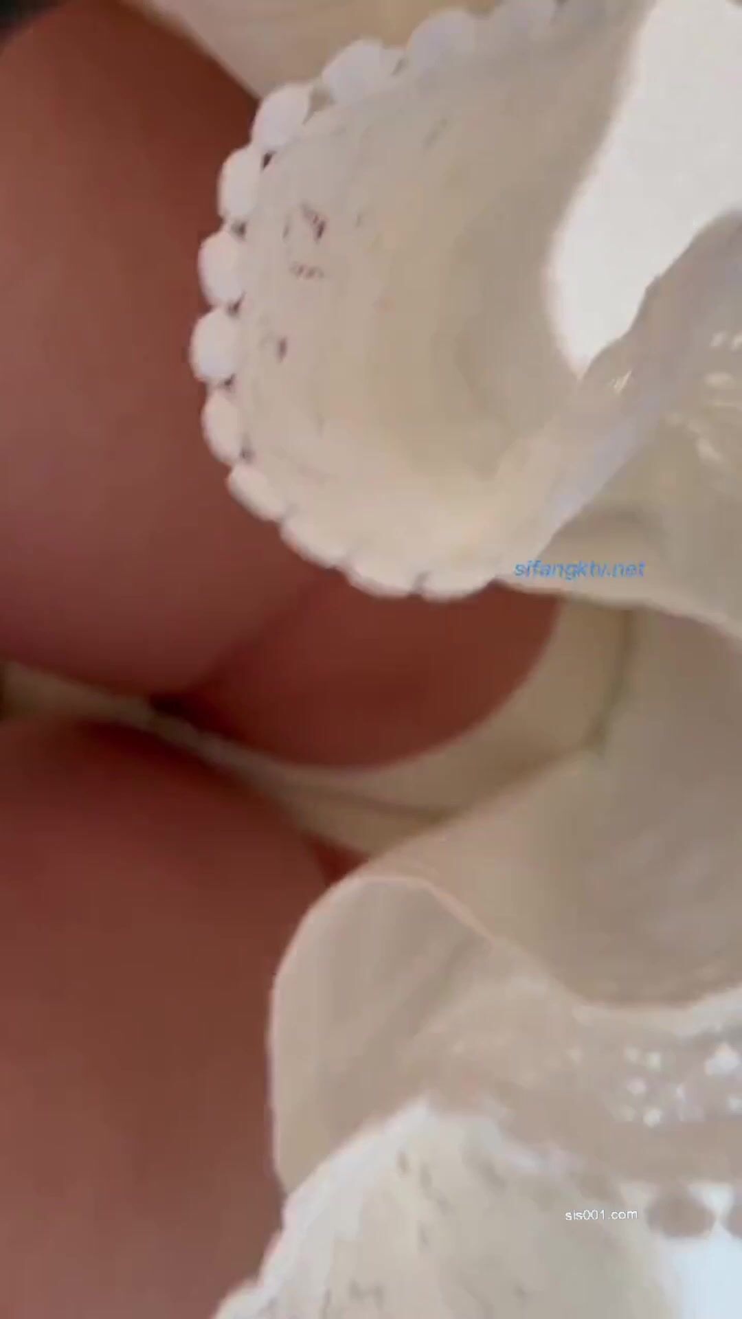 偷窥眼镜少妇