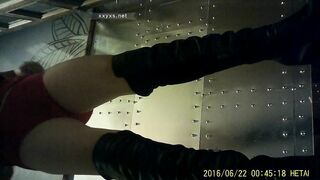 美女女厕，正面脸逼偸拍气质美女方便