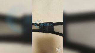 海角社区叔嫂偷情乱伦 先用炮机把嫂子插到痉挛,再用大鸡巴狠狠的操嫂子骚逼海角社区