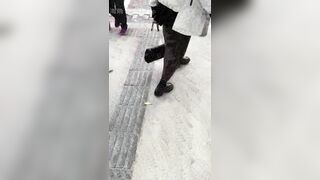 海角社區泡良大神野獸紳士❤️和開奔馳富姐離異少婦停車場裏車上和玩車震讓她舔腳,扇她耳光