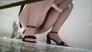 商场女厕全景偷拍几位极品美女嘘嘘全是大美鲍.