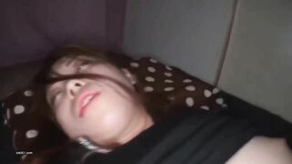 迷玩大奶美眉 粉鲍鱼淫水超多都拉丝了 超诱惑被舔逼抠逼各种玩弄 无套输出 操猛了还有轻微呻吟