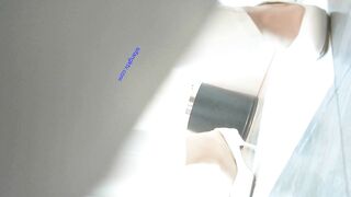 写字楼女厕白色系制服高跟微胖白领 杂乱的阴毛被骚穴冲得四处飘