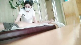 【按摩店迪丽热巴】颜值爆表的天神下凡，一脸不情愿的高冷模样，猥琐嫖客抓奶惹女神生气！