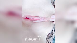 超嫩清纯唯美小仙女【不小心喷到啦】小穴穴太敏感了 轻轻一揉就喷了好多水水，好想要爸爸的大鸡巴填满小母狗的骚穴