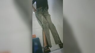 私房厕拍大神极品收藏 一月流出新作貌似高校女厕偷拍几个颜值学妹