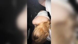 中年大叔花重金带着漂亮小姐姐玩车震 先让她吃肉棒抠她的小嫩B