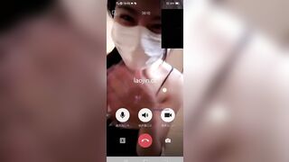 2025年最新流出，抖音15万粉丝网红，【茶姨】和榜一大哥一对一，甜美娇俏大美女，躲在浴室，三点全露自慰赚钱