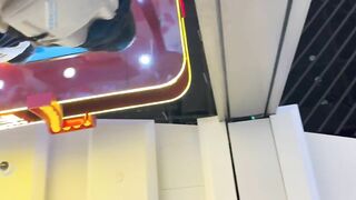 抄底黑丝红裙妹和Gucci短裙妹，男朋友在也抄