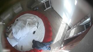 时间很赶的大学生妹子抚摸鸡巴吞吐舔吸,最后坐到肉棒上起伏扭臀,这臀部很完美啊浑圆白嫩啪啪抽插性奋【水印】