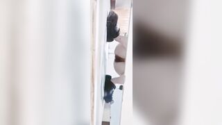 大神潜入路边公厕全景偷拍 几位漂亮小姐姐的各种极品美鲍鱼