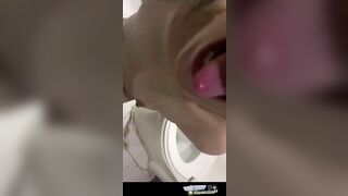 调教母狗喝尿圣水 羞辱淋尿 穷人眼中的女神在金主面前就是任人羞辱玩弄的母狗精盆