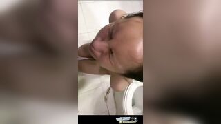 调教母狗喝尿圣水 羞辱淋尿 穷人眼中的女神在金主面前就是任人羞辱玩弄的母狗精盆