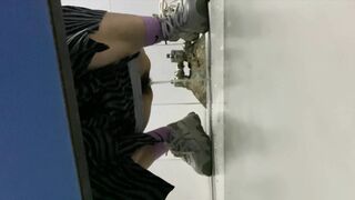 女厕全景偷拍多位美女 还有一位女神级的少妇