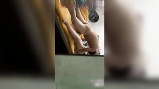 【叔嫂乱伦】趁大哥不在家下药迷奸新婚嫂子，逼这么松婚前肯定被很多人操.