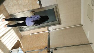 影城女厕跟踪偷拍 长发美女的多毛小嫩鲍鱼.