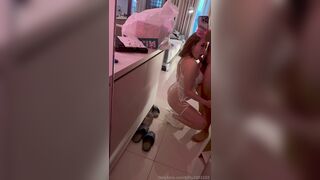 -推特60W粉丝网黄潮妹「kitty」露脸性爱私拍 天气冷冷的找一个粉丝来陪我取暖，让他射了八次，谁能超越？.