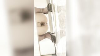 酒店女厕全景偷拍 黑丝美女前台的极品大鲍鱼