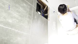 -KTV女厕全景偷拍 几位高颜值美女的极品鲍鱼.