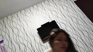 路少出击足浴会所，粉嫩小妹卖力含住弟弟，贴心服务，吃得好美.