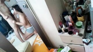 极品少妇 被大屌男友按着地上一顿深喉，口交技术一流，最后超爽口爆！