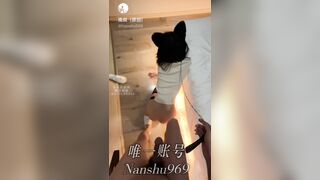 推特新晋泡良桩机，京城纹身肌肉壮汉「南叔」《你的情人我的狗》传媒女大，校内高冷姐，在KTV里口了一次，回到酒店继续调教