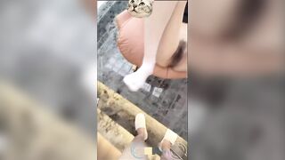 窗前玩弄兄弟老婆翘臀真是绝了清晰对白爆射美胸每次加速她下面都会夹的很紧给她老公打电话的时候就夹的更紧了