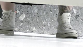 技术型坑神，横扫商场医院街边女厕，脸逼同步偸拍，数位小姐姐方便