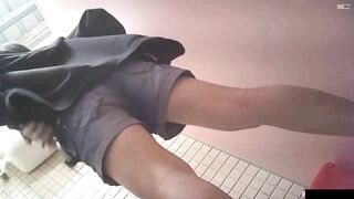 【精品厕拍】，校园厕拍达人，对自己女同学下手，多位妹子嘘嘘被偸拍