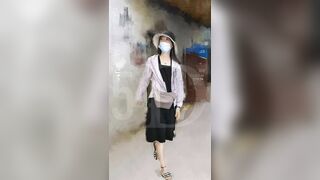 -大神一路游走连拍几位美少妇的各种极品小黑鲍鱼