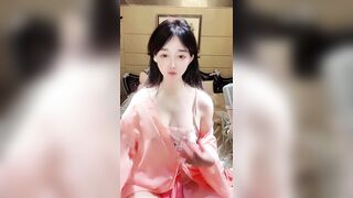 ri.bi-倾国倾城古风美女！【小宝儿】看得人鸡巴梆硬 垂涎三尺.mp4