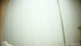 厕拍，商场女厕，高清近景，偸拍数位美少妇方便，菊花私洞清晰可见，浮想联翩，非常诱惑1