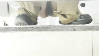 新流出❤️手持厕拍大神写字楼尾随几个白领姐姐女厕偷拍她们尿尿.