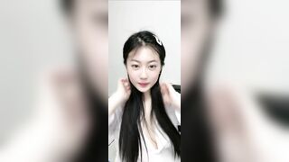 -2025年3月最新，大佬重金约妹，【虾滑】，极品良家乖乖女，轻声细语初恋感觉，自慰的时候也害羞，超美佳人.